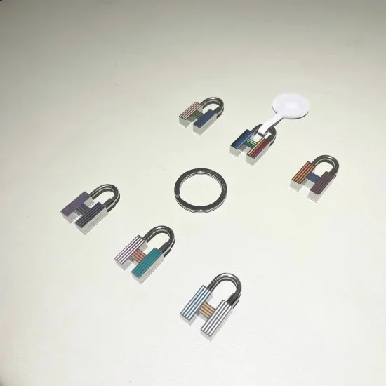 H, candenas, quizz, rainbow, key ring
